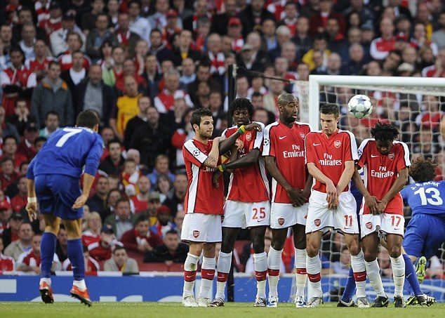 Lịch sử đối đầu Arsenal vs MU: 5 trận cầu siêu kịch tính