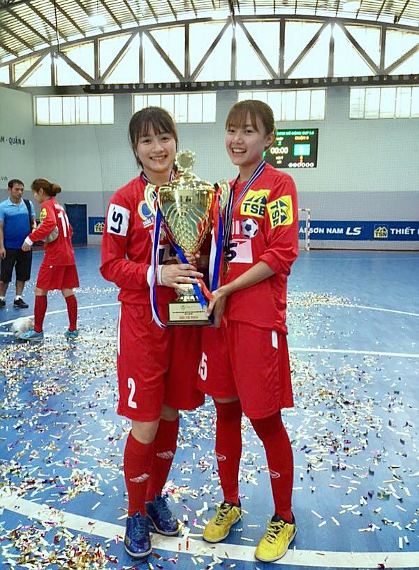 Rộ loạt ảnh mỹ nữ Ho&agrave;ng Thị Loan từng l&ecirc;n đỉnh c&ugrave;ng b&oacute;ng đ&aacute; futsal