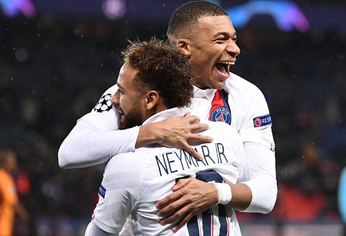 Neymar Jr lại một lần nữa l&ocirc;i Barcelona ra t&ograve;a