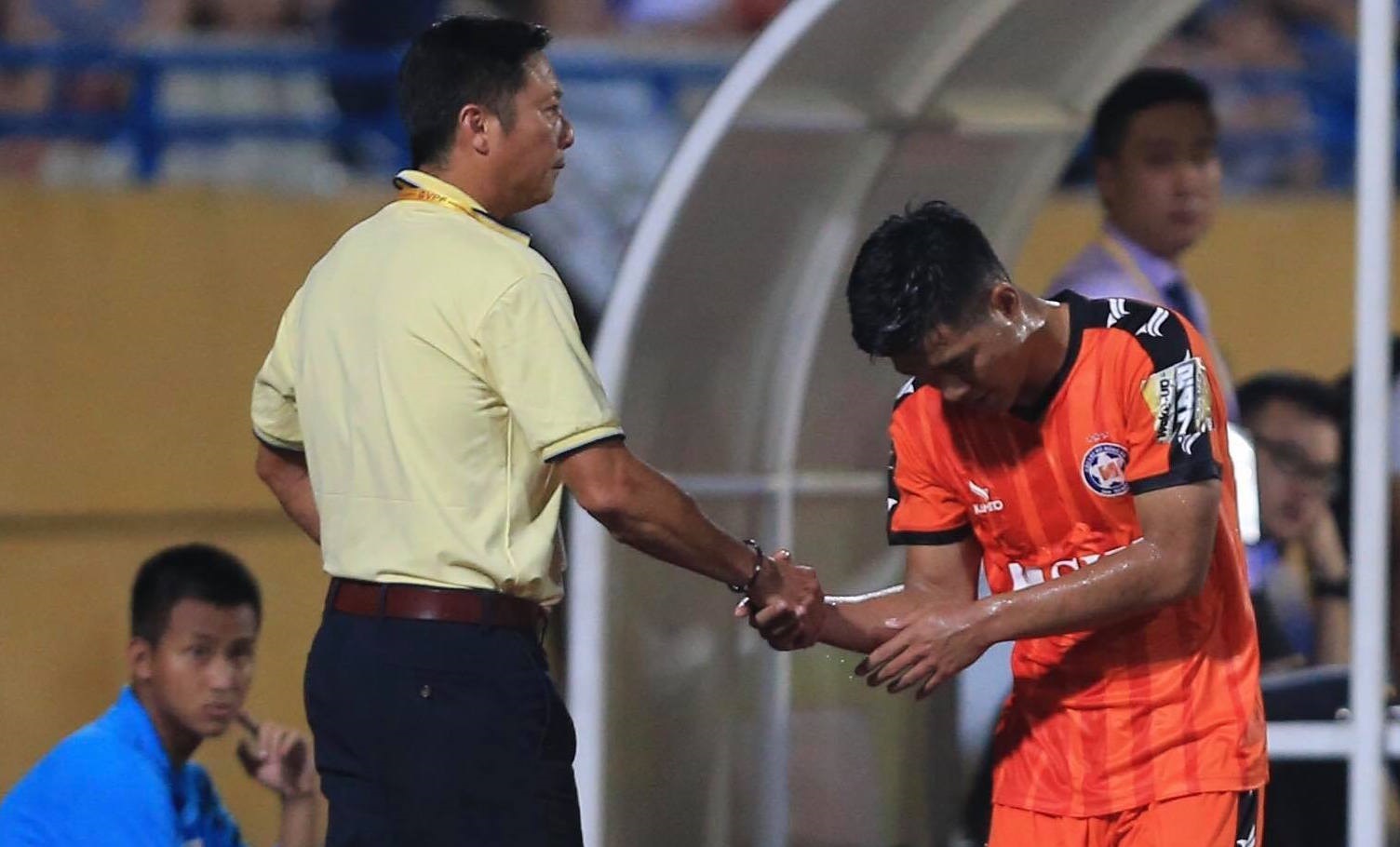 HLV Lê Huỳnh Đức gây sốt khi so sánh Đức Chinh với Ronaldo