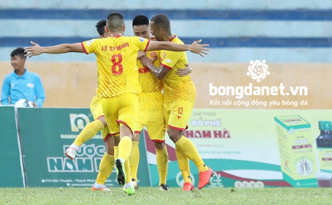 Nhà vô địch V-League 2017 sẽ xuống hạng trong Ngày Phụ nữ Việt Nam, 20/10?