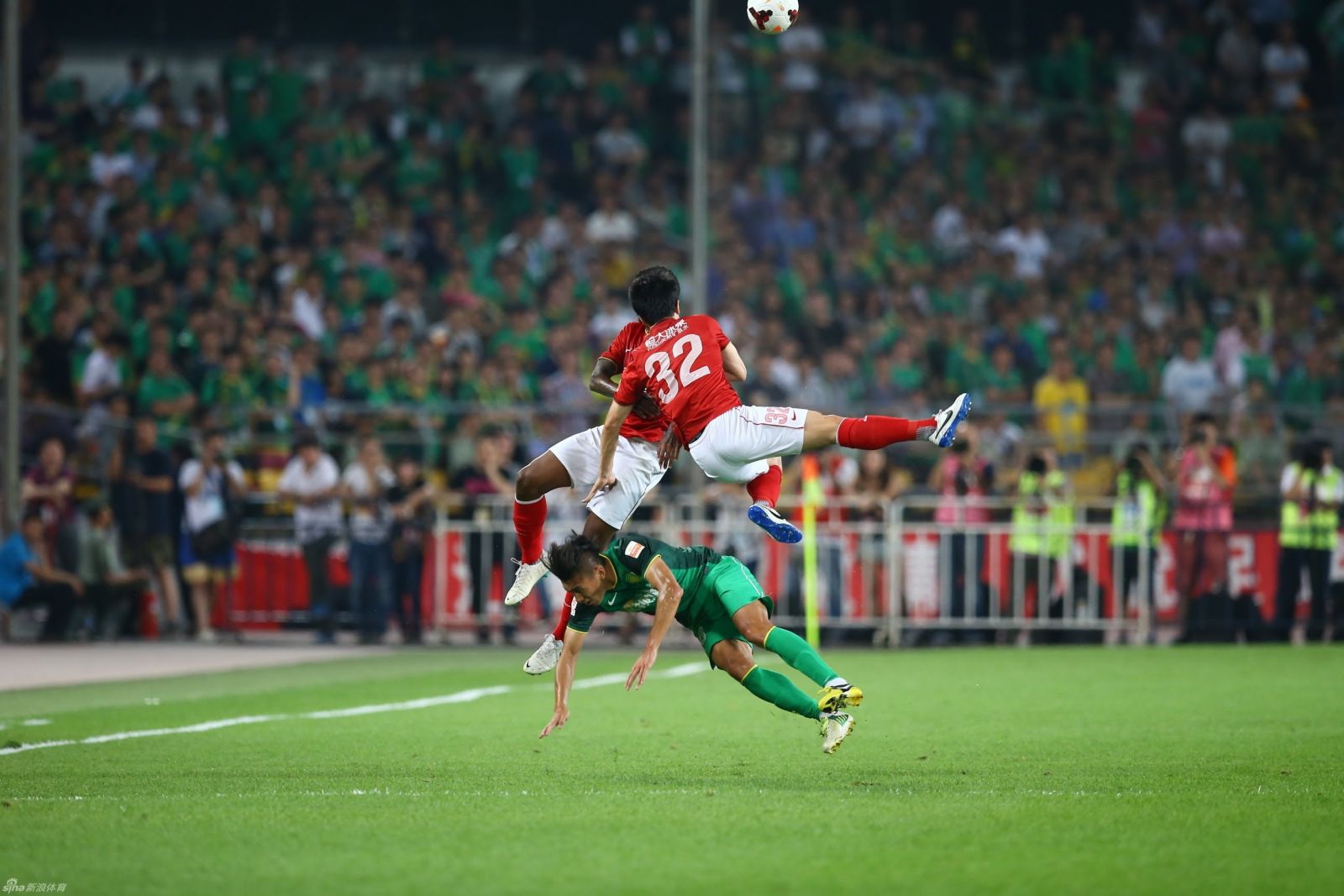 Guangzhou Evergrande vs Beijing Guoan, 18h35 ng&agrave;y 2/11: Đ&aacute;nh nhanh, diệt gọn