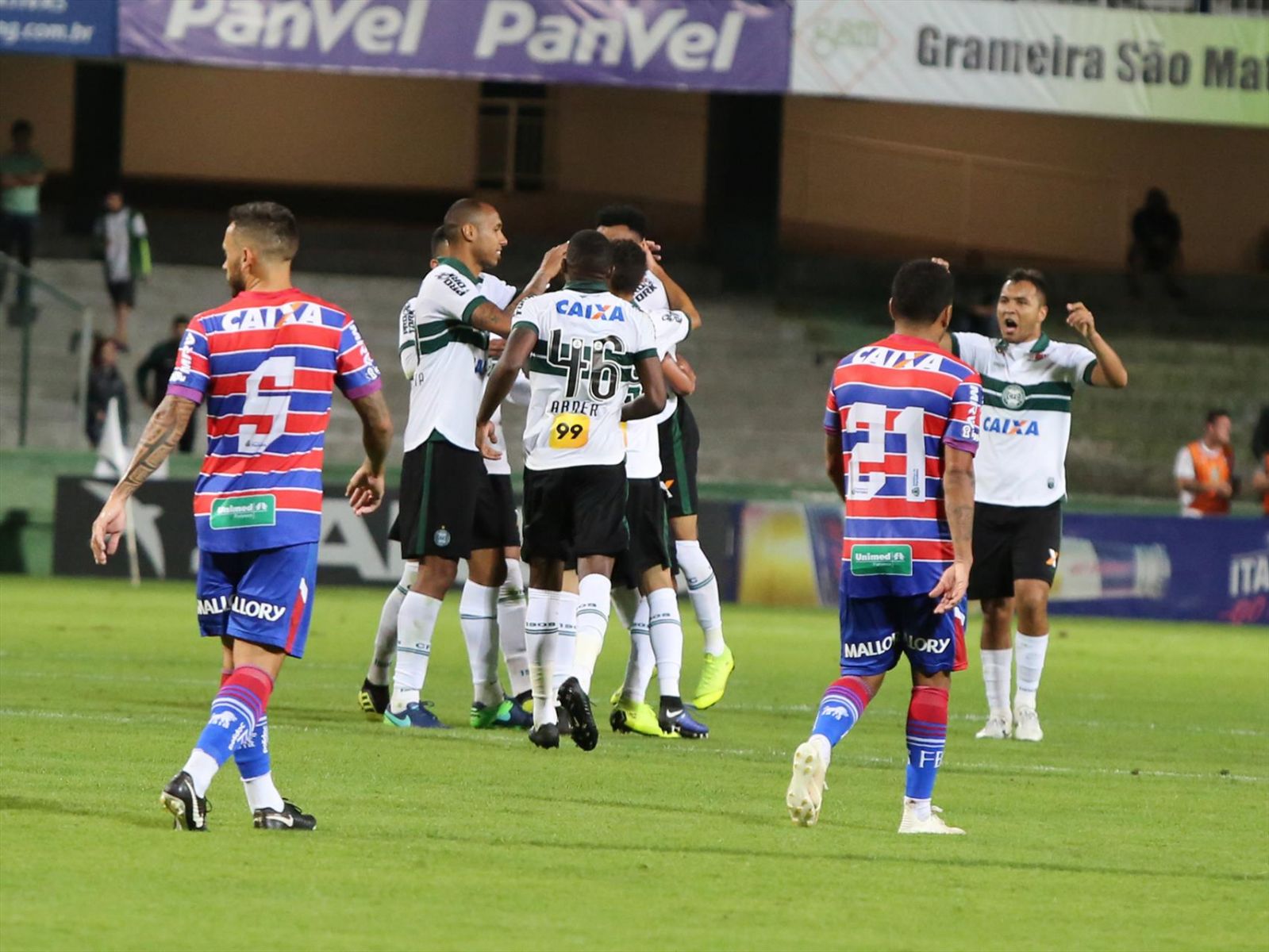 Coritiba vs Fortaleza, 5h ngày 11/10: Phá dớp ở Couto Pereira