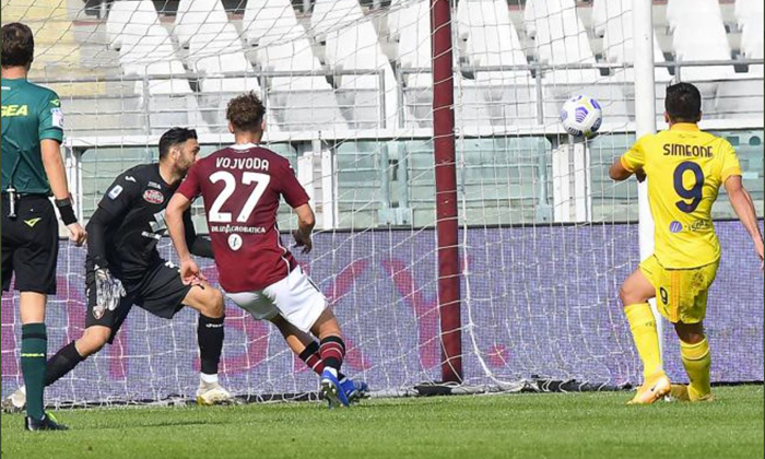 Cagliari vs Crotone (18h30 25/10): Lịch sử chống lưng