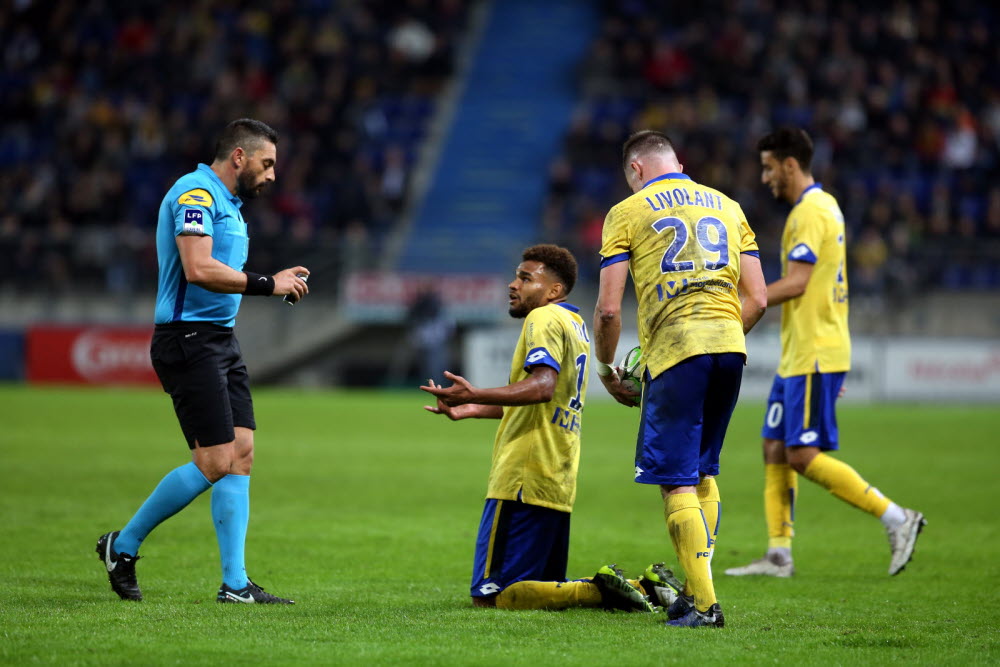 Guingamp vs Ajaccio, 2h45 ngày 24/11: Điểm tựa Roudourou