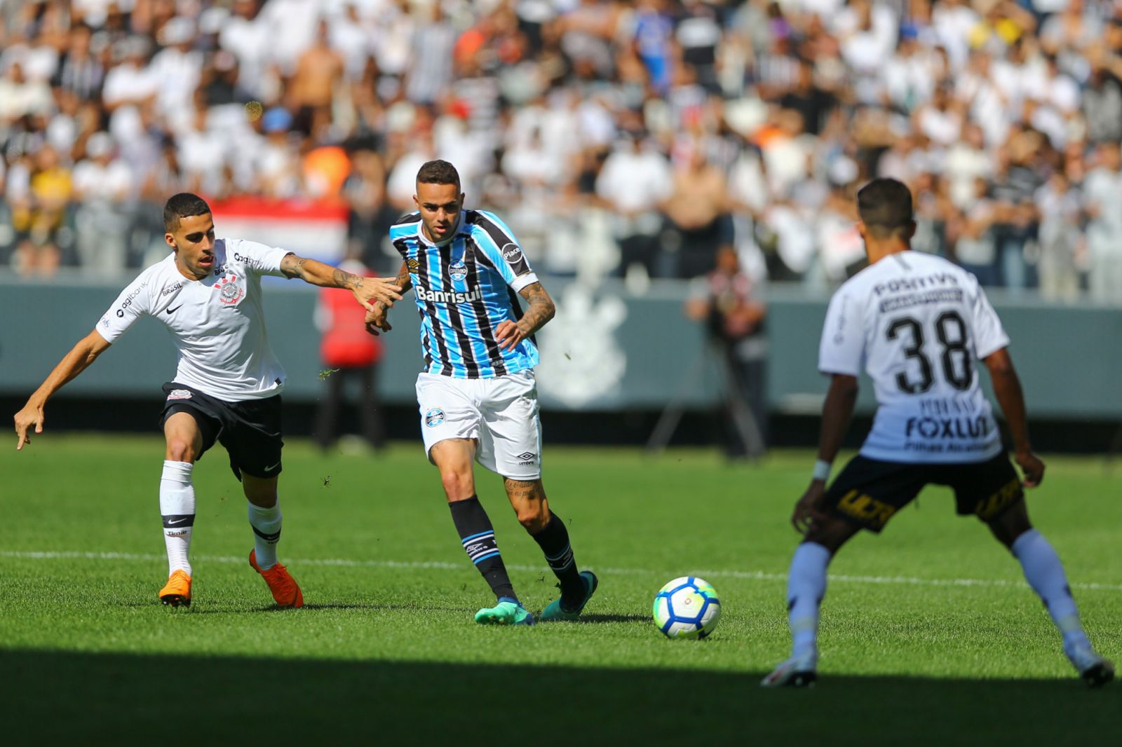 Corinthians vs Gremio, 6h30 ngày 23/11: Kéo dài mạch thăng hoa