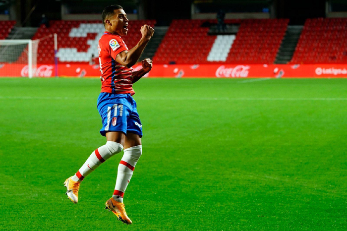 Granada vs Valladolid (0h30 23/11): Không đâu bằng nhà