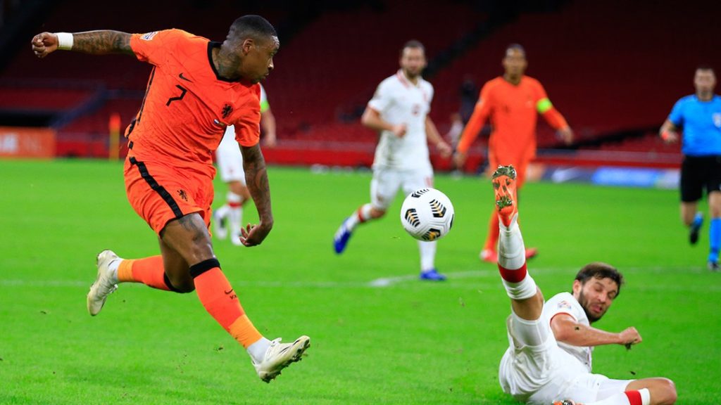 Hà Lan vs Bosnia-Herzegovina (0h 16/11): Lốc nổi