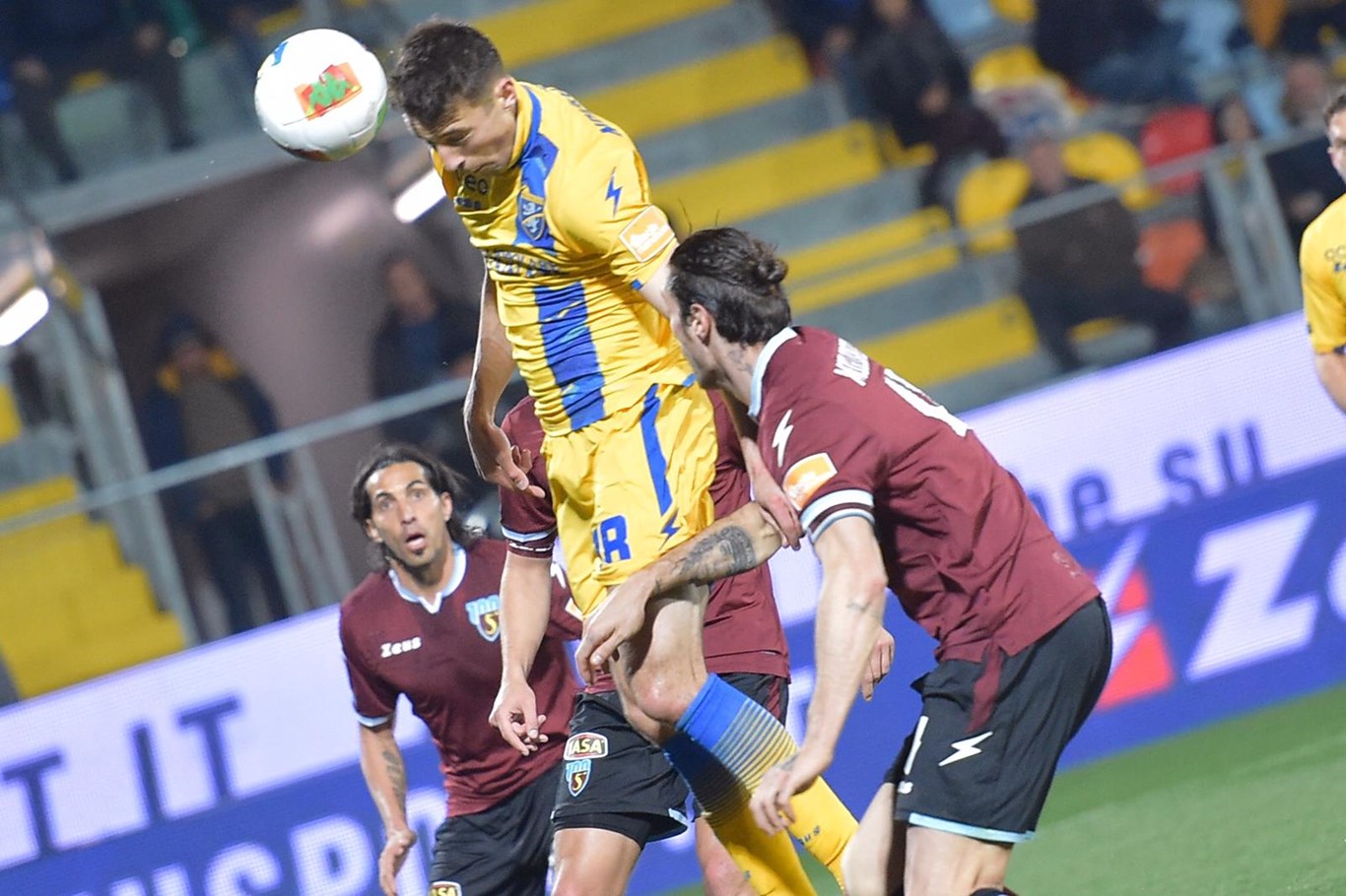 Frosinone vs Salernitana, 3h ngày 19/12: Bất phân thắng bại