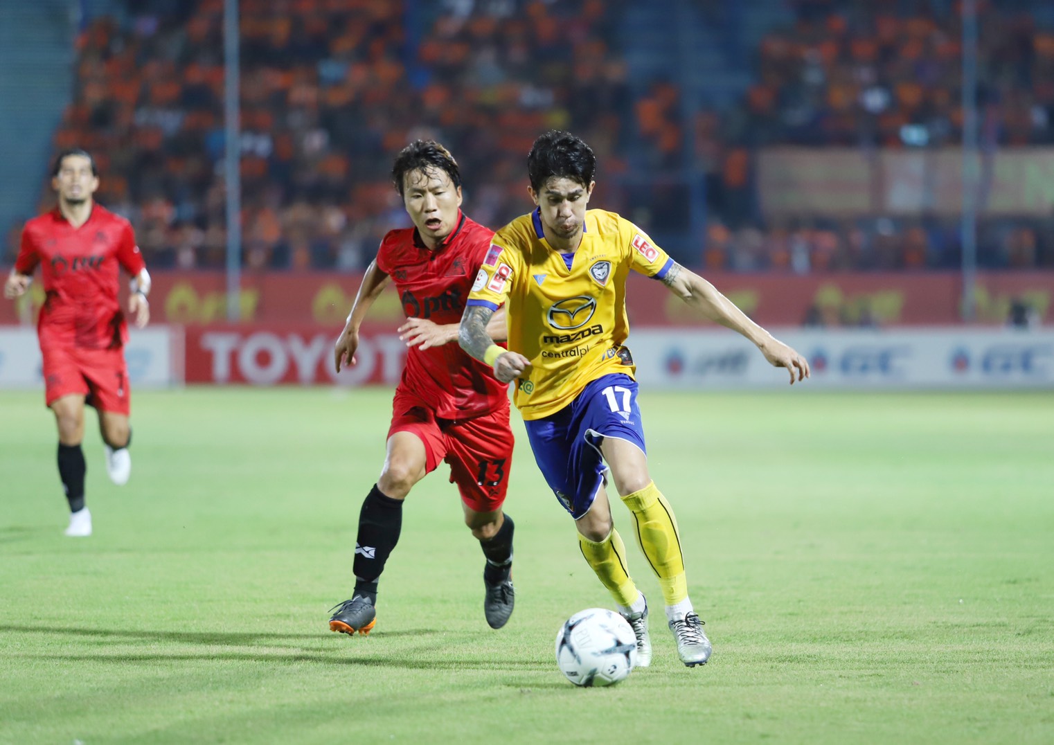 Nakhon Ratchasima vs Rayong, 19h ngày 27/12: Khôn nhà dại chợ