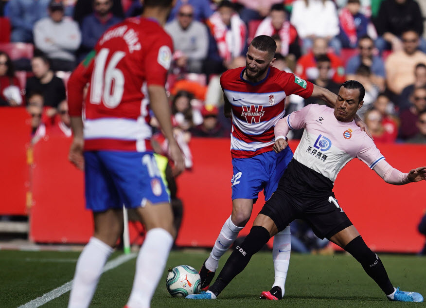 Granada 2-1 Espanyol: Carlos Fernández đẩy Espanyol chìm sâu vào khủng hoảng
