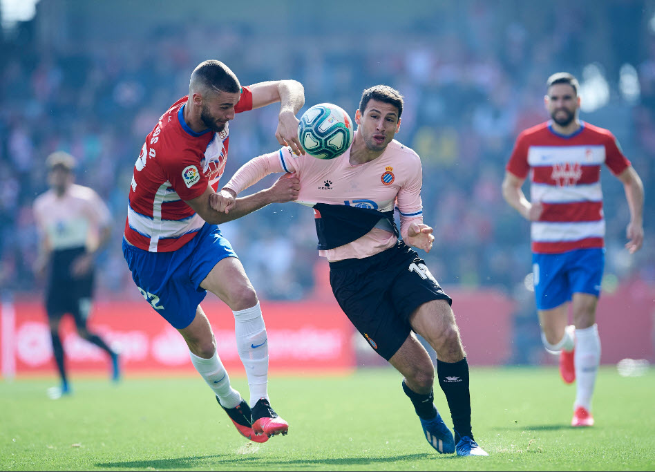 Granada 2-1 Espanyol: Carlos Fernández đẩy Espanyol chìm sâu vào khủng hoảng