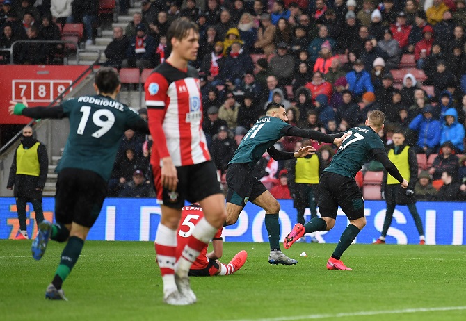 Kết quả Southampton 1-2 Burnley: Chen chân vào Top 10 Kết quả Southampton 1-2 Burnley: Chen chân vào Top 10