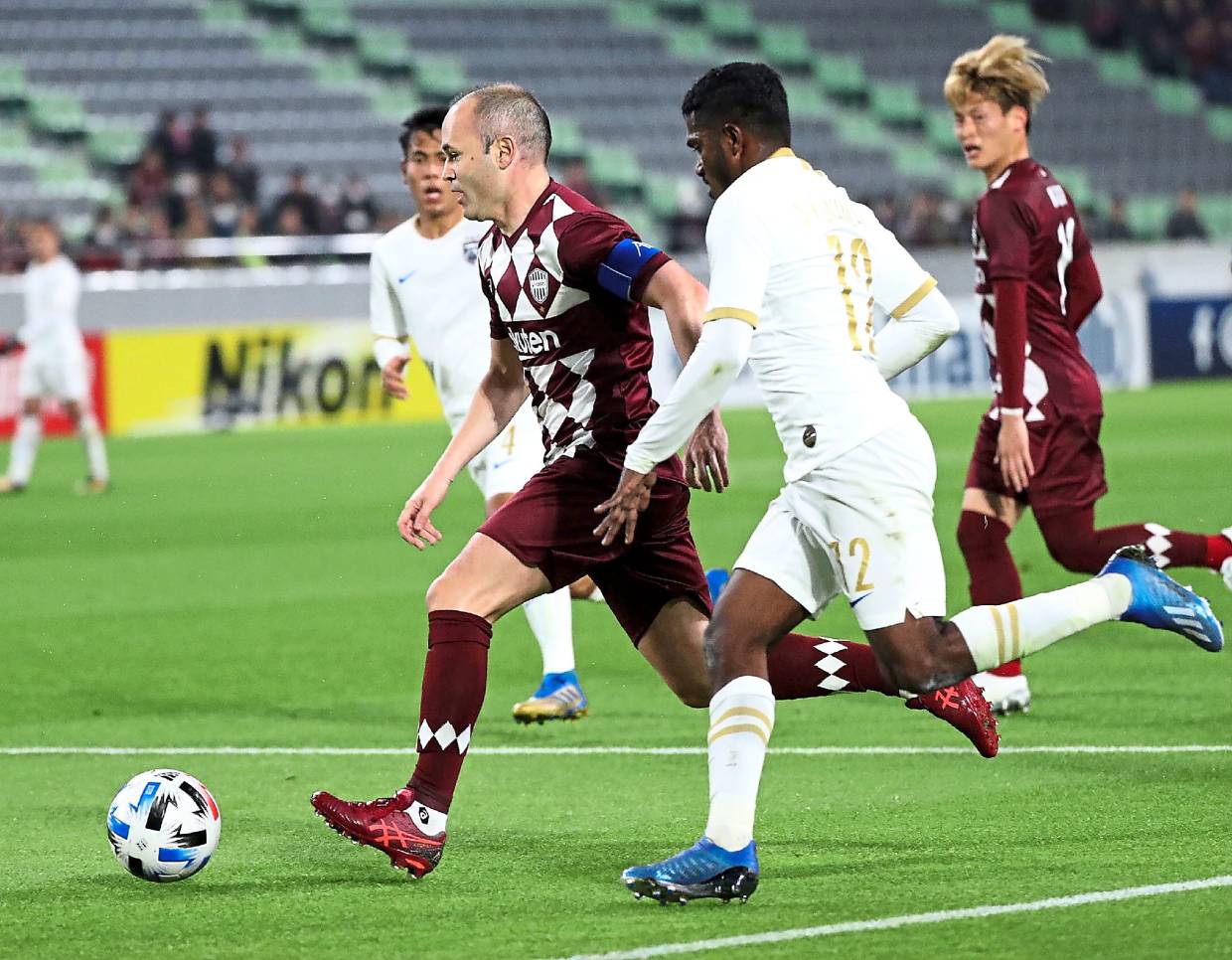 Suwon Bluewings vs Vissel Kobe, 17h30 ng&agrave;y 19/2: Kh&aacute;ch lấn chủ