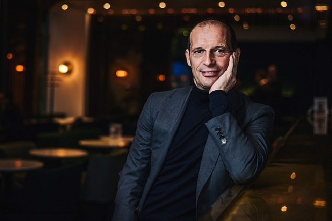 HLV Max Allegri bắn tin cho M.U