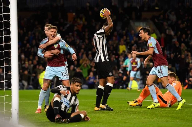 Newcastle vs Burnley (22h 29/2): Chích chòe gặp nạn