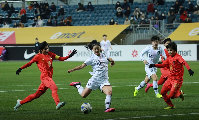 Nữ Việt Nam vs nữ Myanmar (17h 6/2): Tìm vé đi tiếp