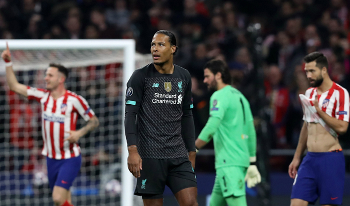 Liverpool vs West Ham (3h 25/2): Tội cho Búa tạ