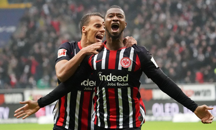 Eintracht Frankfurt vs Augsburg (2h30 8/2): Commerzbank-Arena hóa ‘đất chết’