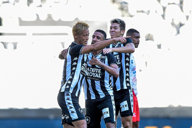 Keisuke Honda lập kỷ lục vô tiền khoáng hậu