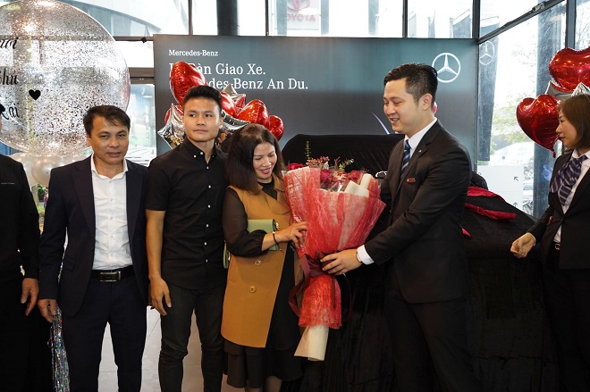 V.League 2020 tạm nghỉ, Quang Hải tranh thủ tậu xế hộp&nbsp;