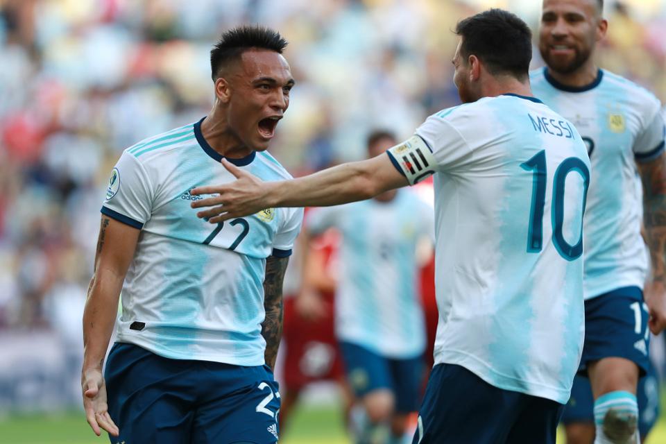 Barcelona chính thức hỏi mua Lautaro Martinez