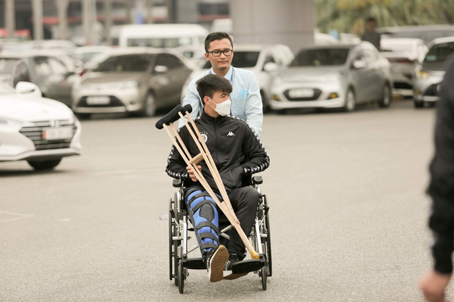 B&aacute;c sỹ U23 Việt Nam ở Thường Ch&acirc;u giải th&iacute;ch về chấn thương d&acirc;y chằng gối