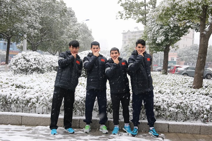 B&aacute;c sỹ U23 Việt Nam ở Thường Ch&acirc;u giải th&iacute;ch về chấn thương d&acirc;y chằng gối