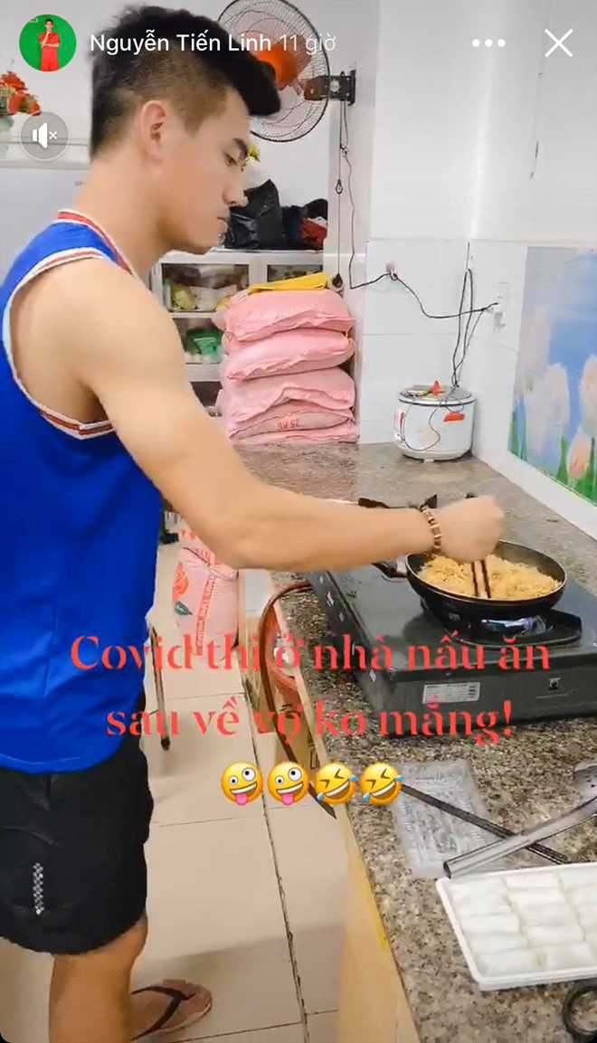 Tiến Linh trổ t&agrave;i nấu ăn v&agrave; l&agrave;m thơ khiến người h&acirc;m mộ rớt nước mắt