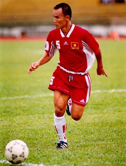 Top những cầu thủ được yêu thích nhất Việt Nam trong 30 năm qua