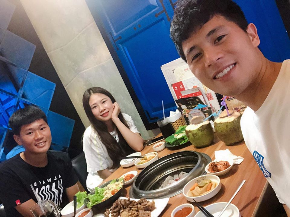 Đình Trọng đốn tim fan trong sinh nhật bên bạn gái lâu năm