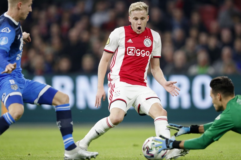 Real Madrid có thể mất Donny van de Beek vào tay Man United