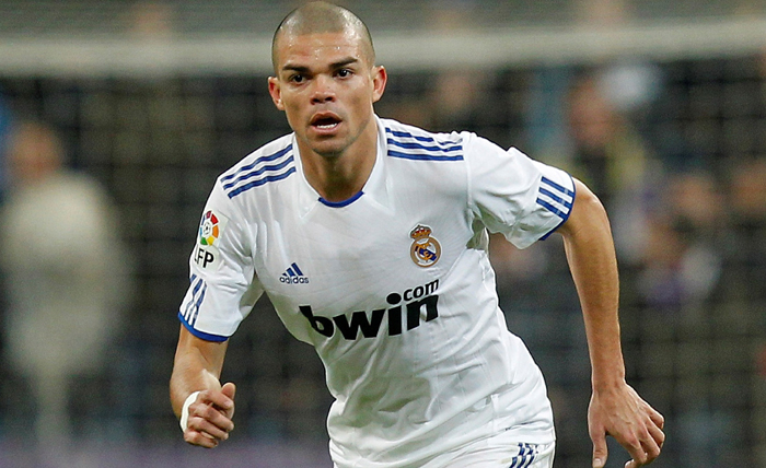 Đội hình 11 cầu thủ xuất sắc nhất trong lịch sử Real Madrid: Song sát Ronaldo?