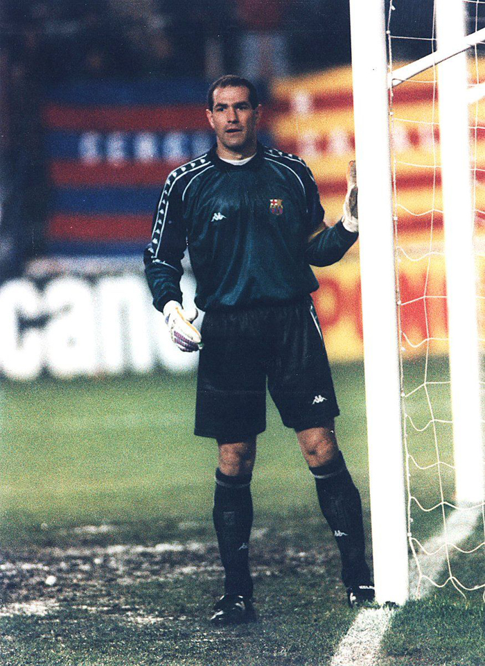 Đội hình 11 cầu thủ xuất sắc nhất lịch sử Barcelona: Johan Cruyff trước, Messi sau