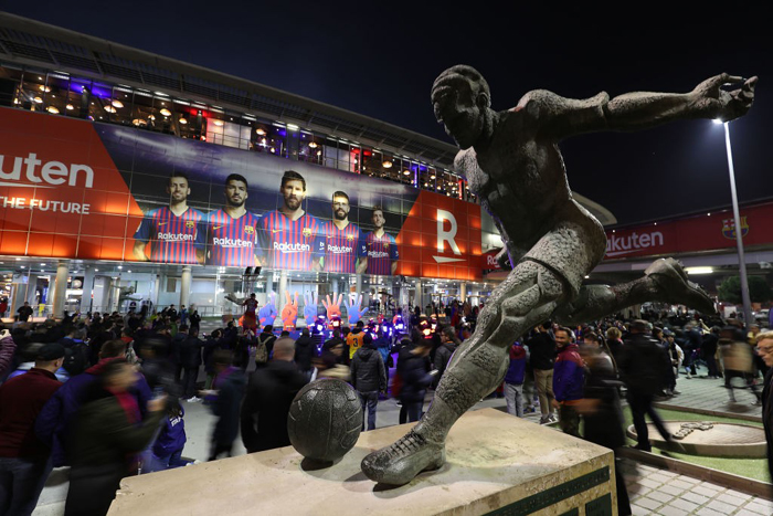 Đội hình 11 cầu thủ xuất sắc nhất lịch sử Barcelona: Johan Cruyff trước, Messi sau