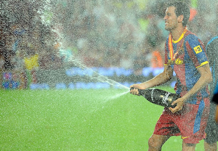 Đội hình 11 cầu thủ xuất sắc nhất lịch sử Barcelona: Johan Cruyff trước, Messi sau