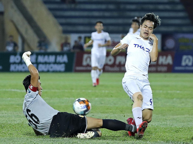 Văn Toàn vắng mặt ở trận đại chiến với Hà Nội FC?