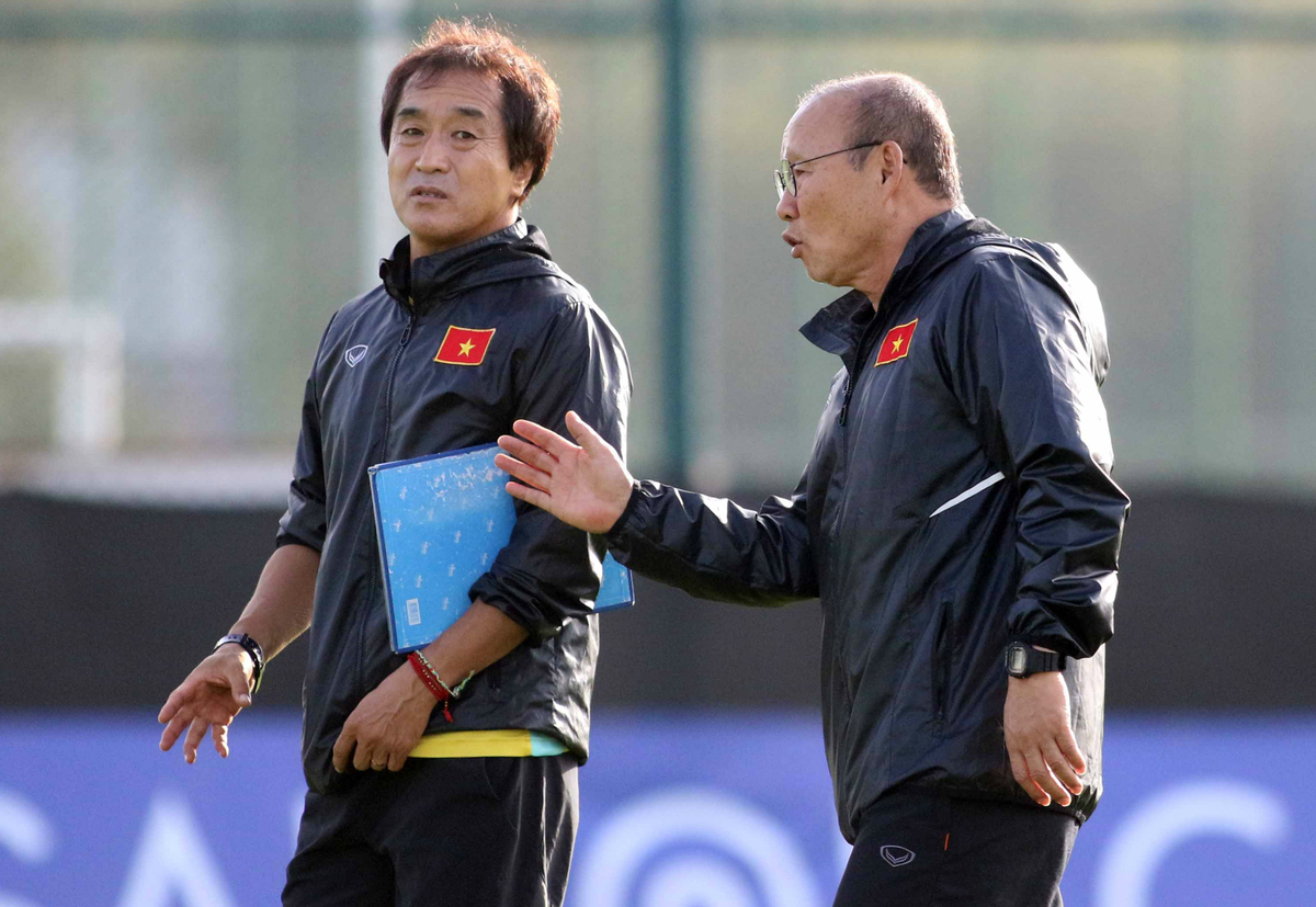 HLV Park Hang Seo sẽ đi v&agrave;o &ldquo;lối m&ograve;n&rdquo; nếu l&agrave;m việc tại V-League
