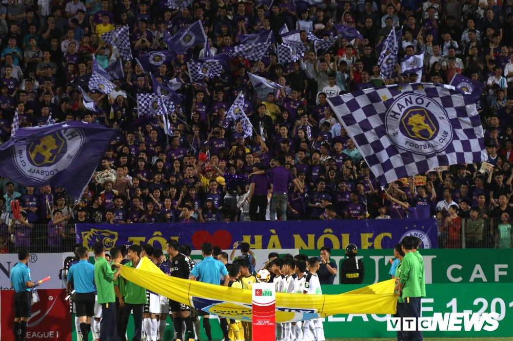 Sau sân Thiên Trường, sân Hàng Đẫy mở cửa tiếp đón khán giả