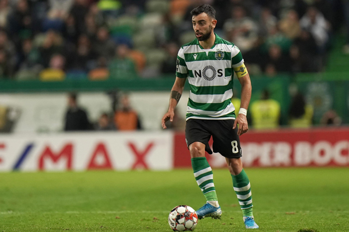 Gia nhập MU, Bruno Fernandes vẫn chưa yên thân