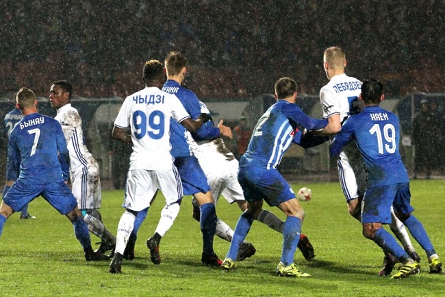 Dinamo Brest vs Dinamo Minsk, 0h ngày 11/5: Sân khách lại là lợi thế