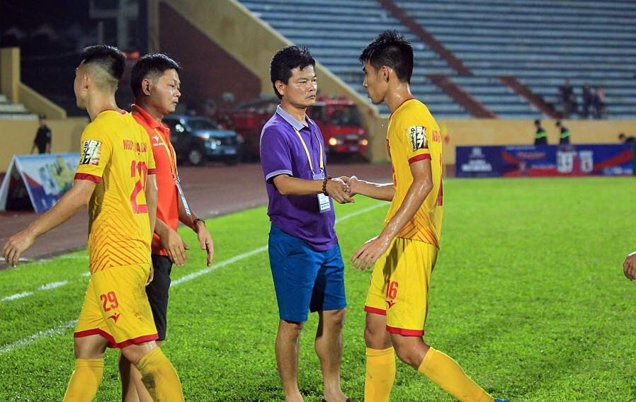 Nam Định thay tướng sau mạch 4 trận toàn thua