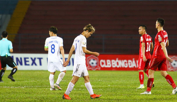 Văn Toàn ân hận vì hành động xấu hổ trong trận đấu với SHB Đà Nẵng