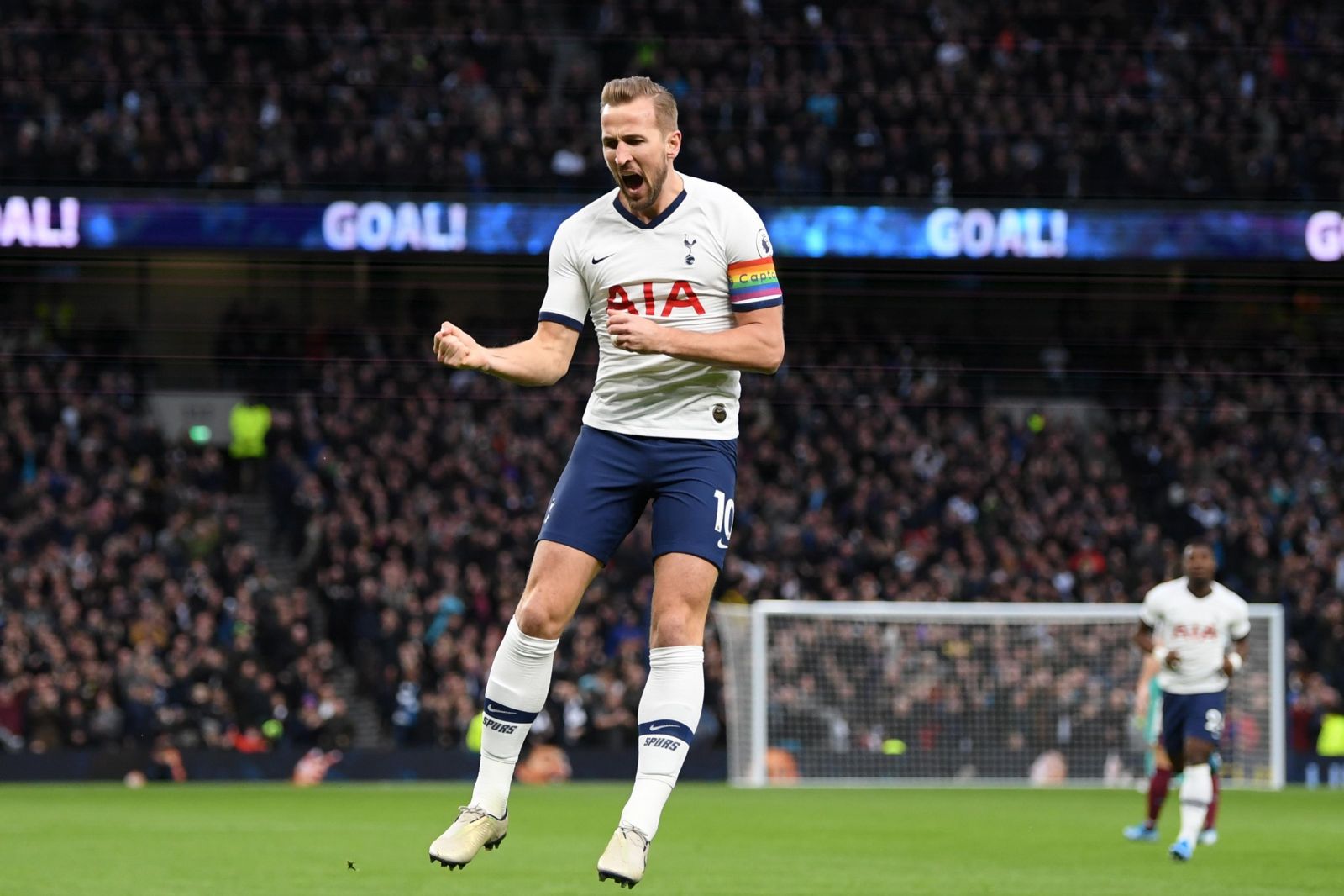 Tottenham ch&igrave;m s&acirc;u trong khủng hoảng t&agrave;i ch&iacute;nh, sẽ b&aacute;n Harry Kane?
