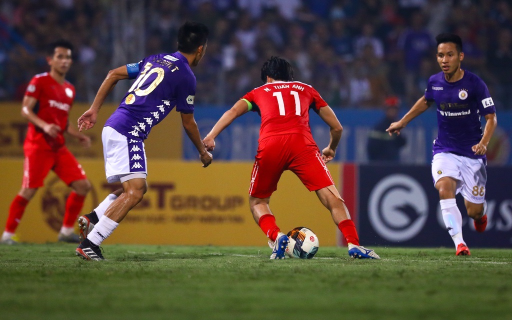 Tuấn Anh chán nản vì đồng đội không nghe chỉ đạo