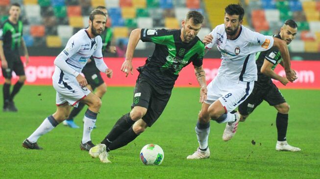 Crotone vs Pordenone, 2h ng&agrave;y 14/7: Bất ph&acirc;n thắng bại