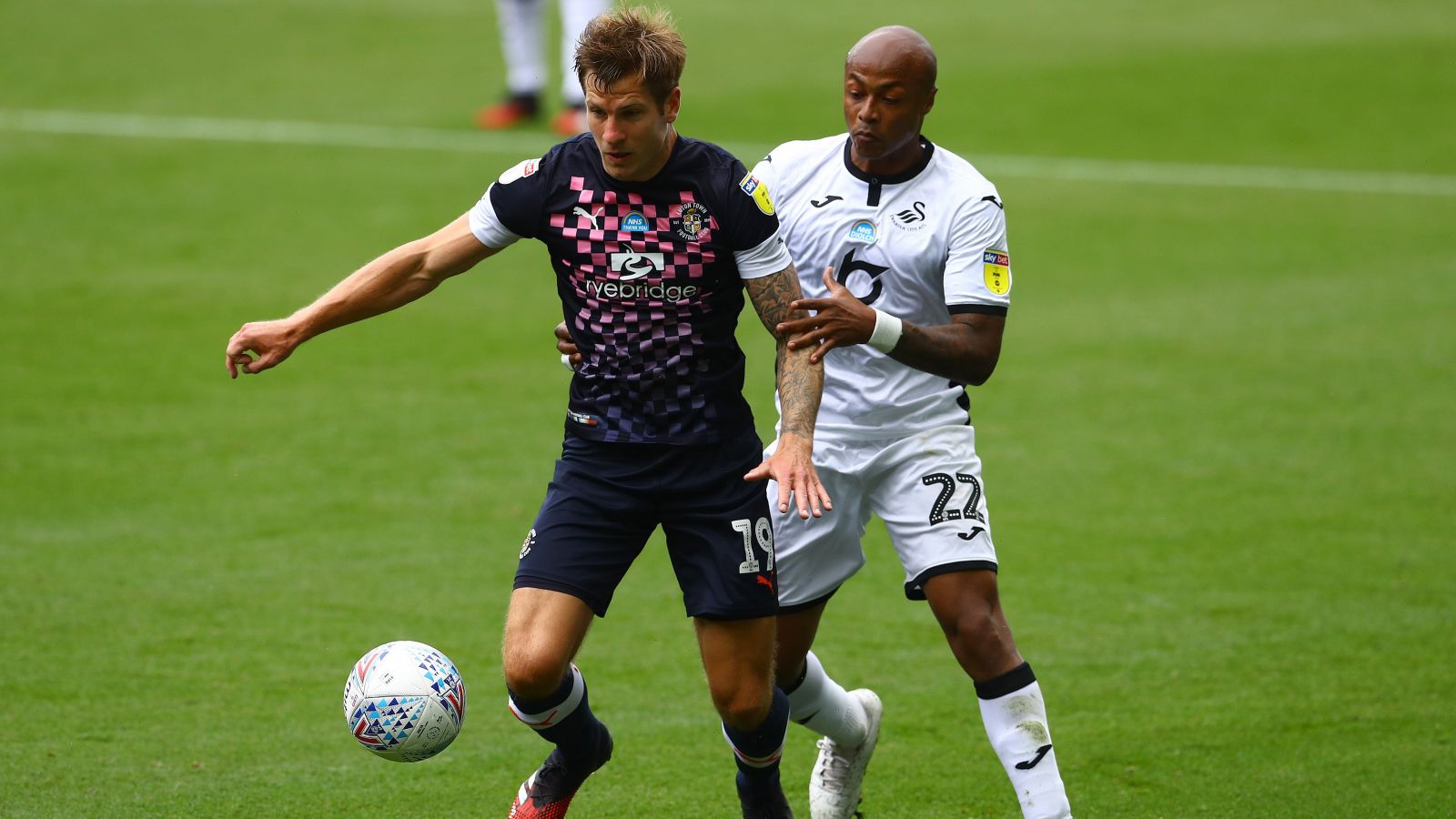 Luton Town vs QPR, 1h45 ngày 15/7: Sống lại hy vọng trụ hạng