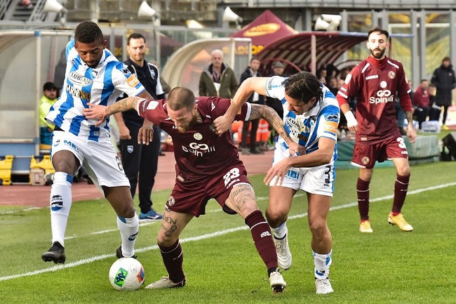 Pescara vs Livorno, 2h00 ngày 28/7: Chết đuối vớ được cọc