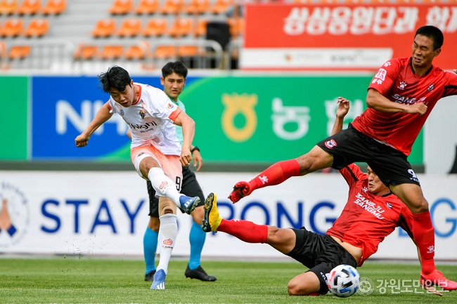 Gangwon vs Sangju Sangmu, 17h00 ngày 2/8: Lọt vào Top 3