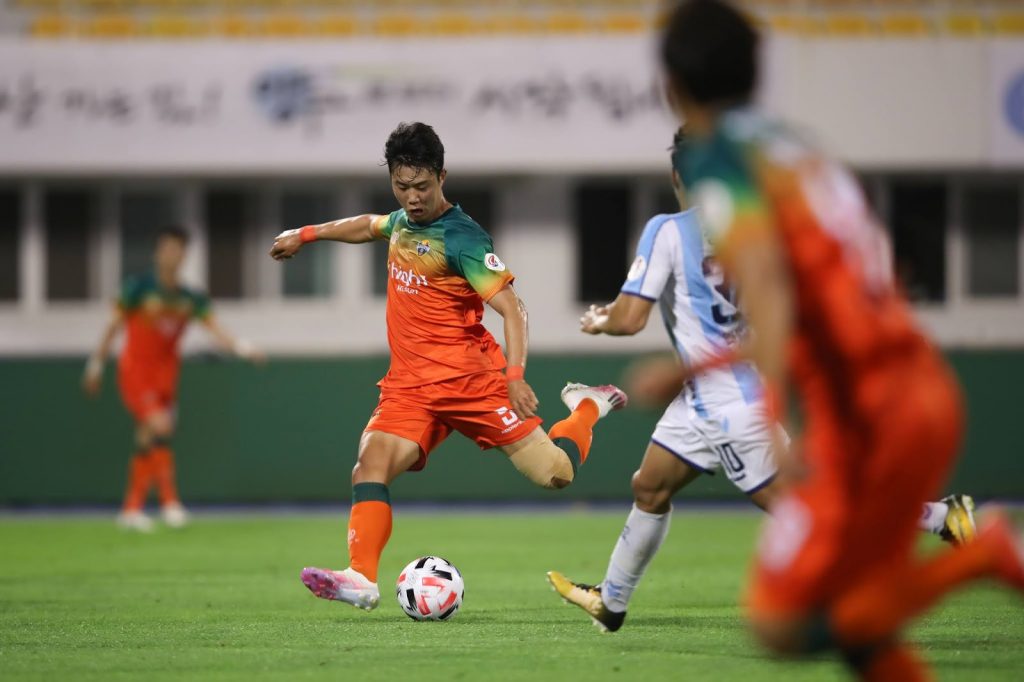 Gwangju vs Gangwon, 17h ngày 16/8: Chủ nhà hồi sinh